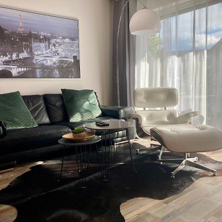 Living At Saarpartments -Adultsonly- 2 Bedrooms, Kitchen - Business & Holiday Apartments For Long- And Short Term Stay, 3 Min To Train Station, Secure E-Bike Parking! Saarbrücken Buitenkant foto