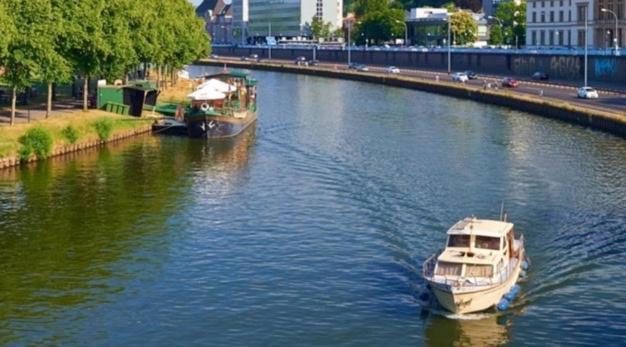 Living At Saarpartments -Adultsonly- 2 Bedrooms, Kitchen - Business & Holiday Apartments For Long- And Short Term Stay, 3 Min To Train Station, Secure E-Bike Parking! Saarbrücken Buitenkant foto
