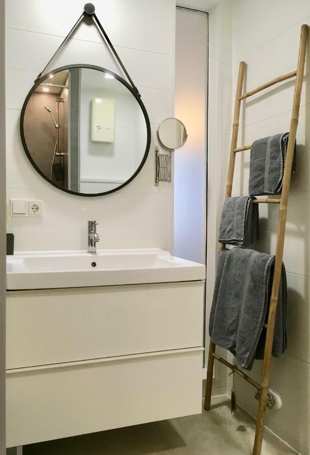 Living At Saarpartments -Adultsonly- 2 Bedrooms, Kitchen - Business & Holiday Apartments For Long- And Short Term Stay, 3 Min To Train Station, Secure E-Bike Parking! Saarbrücken Buitenkant foto